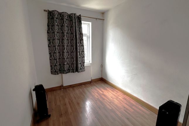422 Greenford Road, Greenford photo 4