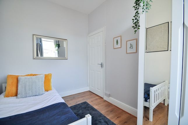 Thumbnail Room to rent in Caerleon Road, St Julians, Newport