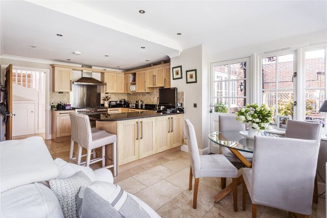 3, Old Oak Gardens, Horsell photo 3