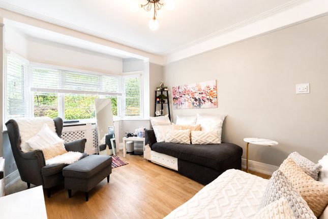39 Grover Court,, Loampit Hill, London photo 3