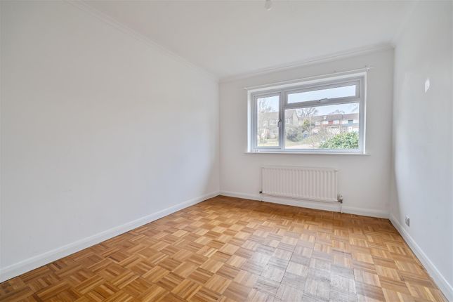 81, Tudor Drive, Yateley photo 5