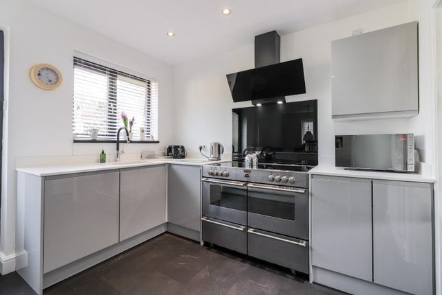 8, Viewtree Close, Rotherham photo 2