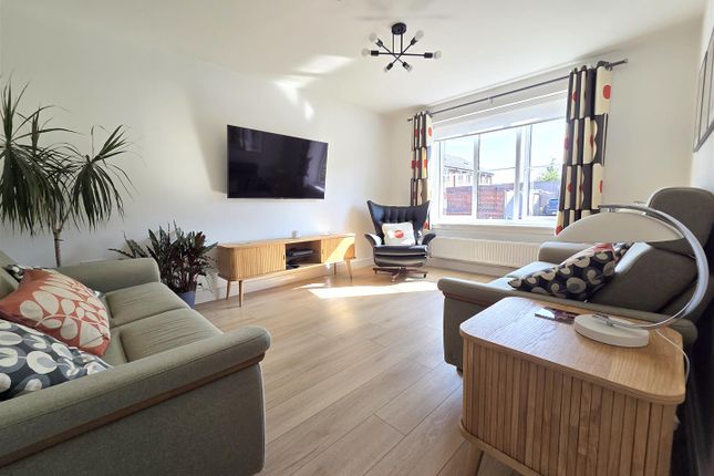53, Cortland Way, Stourport-On-Severn photo 2