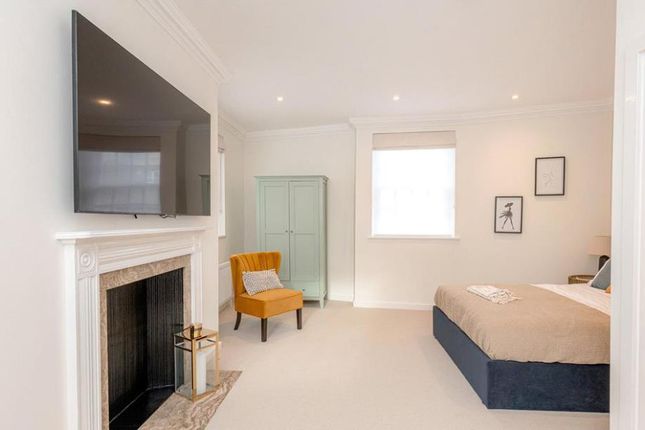 Town house to rent in Catherine Place, London