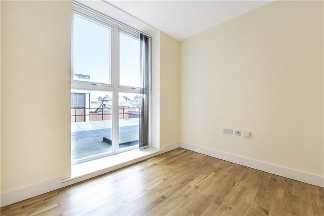 Flat 2,, Brassey House, Walton On Thames photo 5
