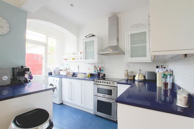 7, Midhurst Road, Ealing photo 2
