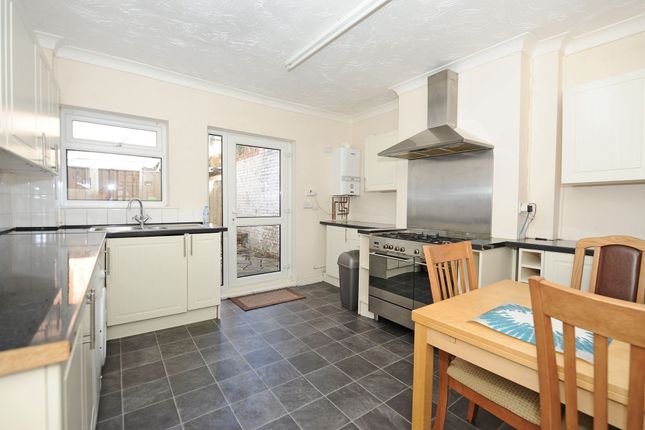 6 Strode Road, Wellingborough photo 3