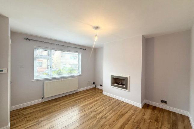 33, Southroyd Park, West Yorkshire photo 5