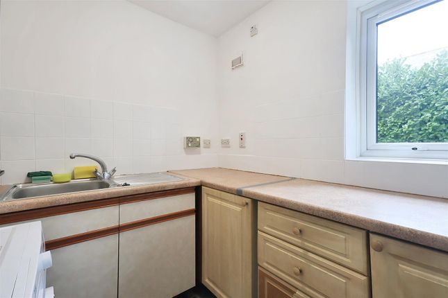 8, Rosemary Close, Nottingham photo 3