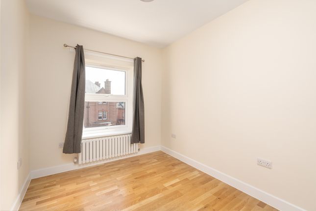 Flat to rent in High Rd Leytonstone, London