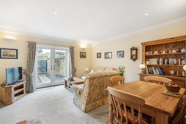 17, Hallgarth Court, Richmond photo 2