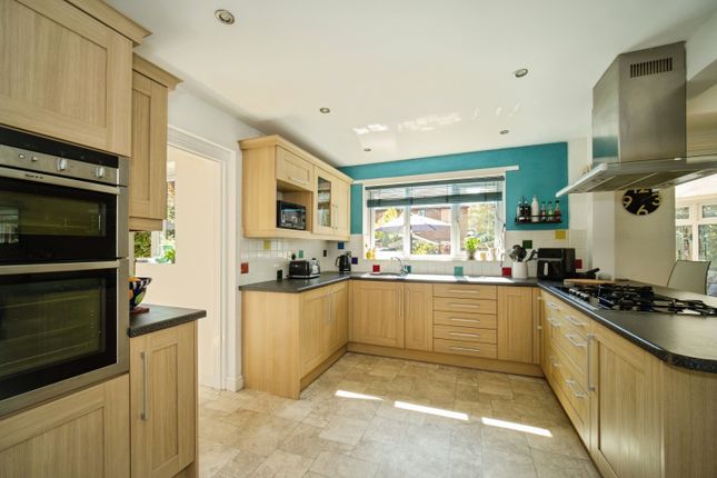 4, Fawler Mead, Bracknell photo 4