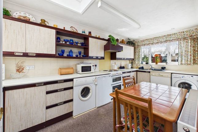 6, Capel Close, Felixstowe photo 2