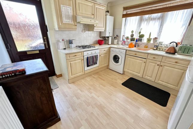 20, Saxmundham Way, Clacton-On-Sea photo 3