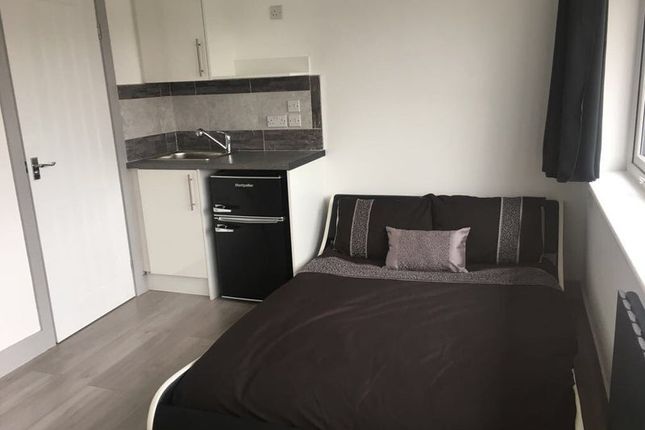 5, Old Farm Road, West Drayton photo 3