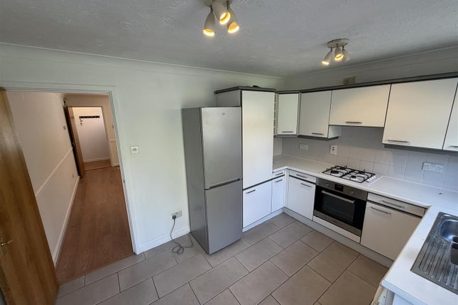 14, Westminster Gardens, Chingford photo 4