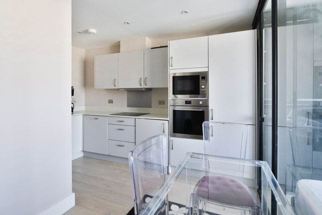 Flat 24 Harrier House, Kingston Upon Thames photo 4