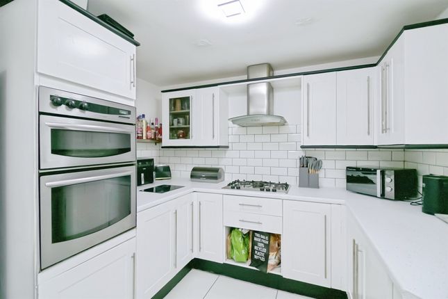 44, Pardoe Crescent, Barry photo 4