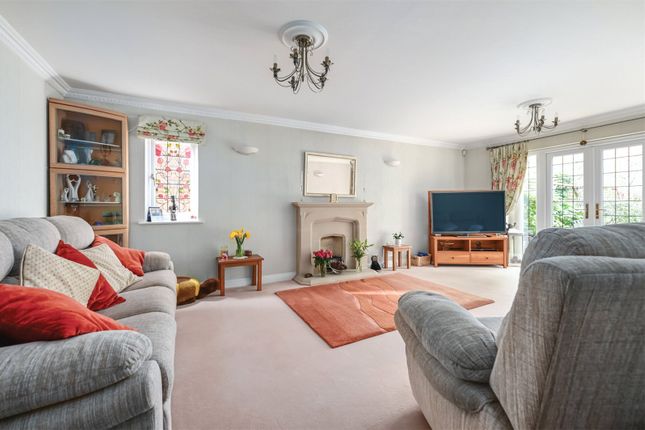4B, Dundaff Close, Surrey photo 2