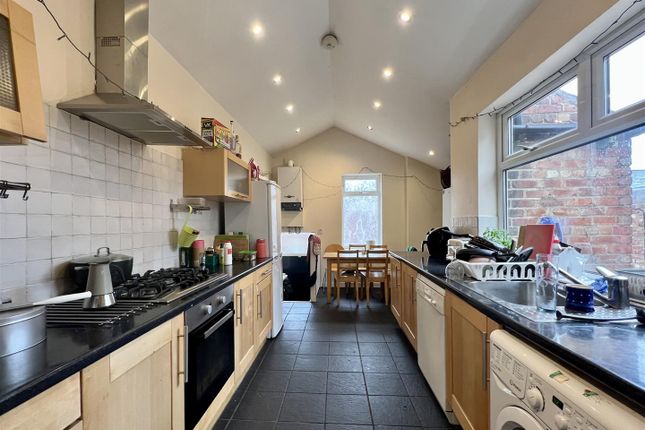 6 Bedroom House in NE2 3HS