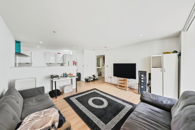 Flat 406, Latitude Court, Albert Basin Way, London photo 3