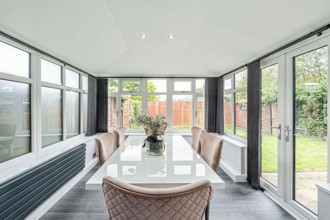 7, Glen Close, Warrington photo 4