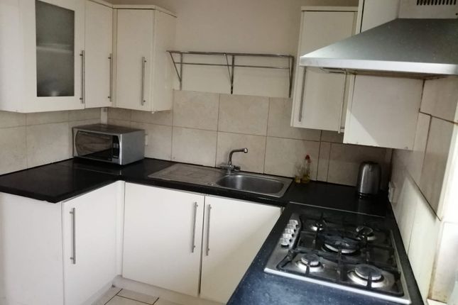 Thumbnail Semi-detached house to rent in Headcorn Rd, Bromley