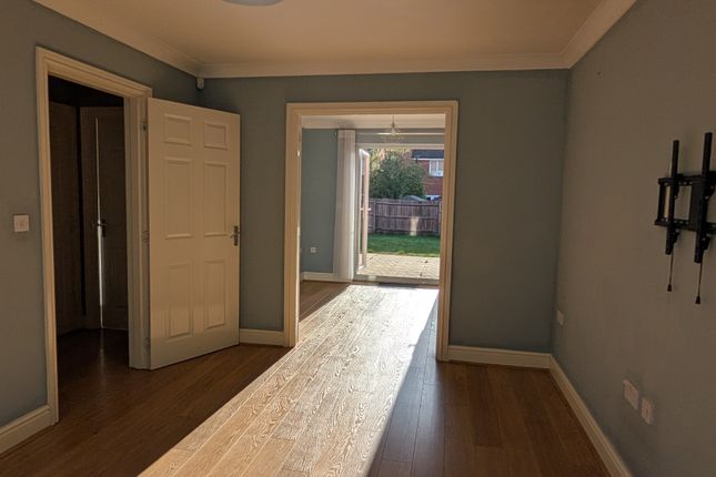 8, Linnet Avenue, Little Chalfont photo 4