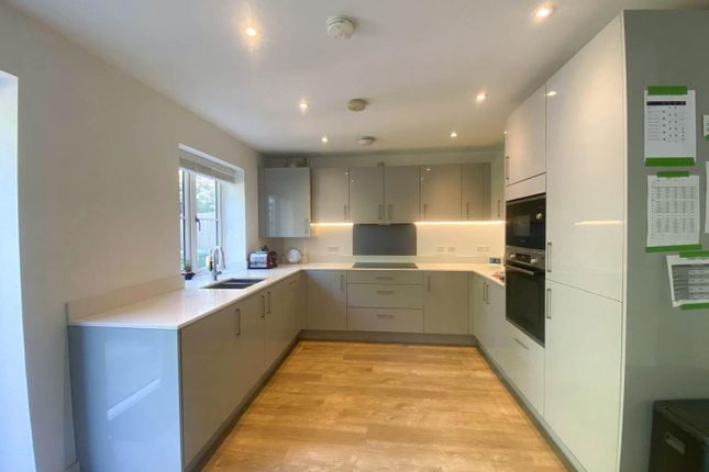 4, Challis Close, Foxton, Cambridge photo 2
