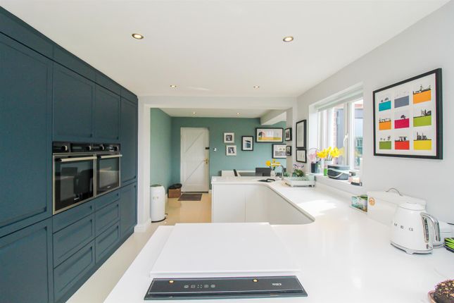 6, Hall Cliffe Rise, Wakefield photo 2