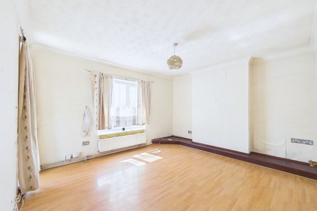 25 Corran Way, South Ockendon, Essex photo 2