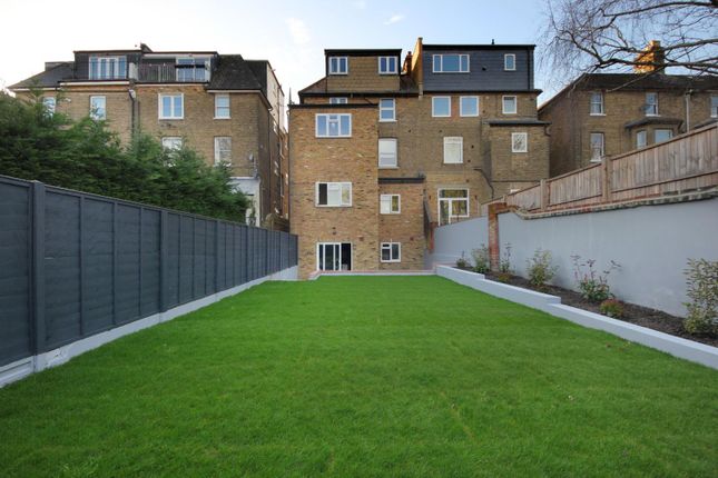 Flat for sale in Cumberland Park, London