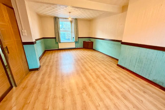 30 Hanbury Road, Pontypool photo 4