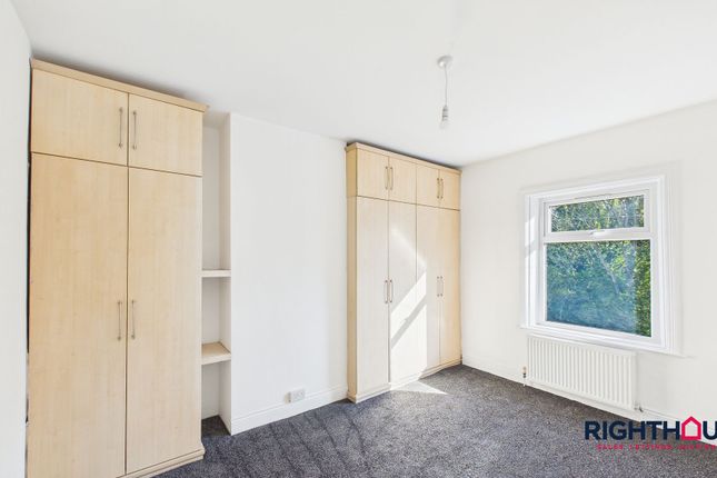 709 Cleckheaton Road, Bradford photo 5