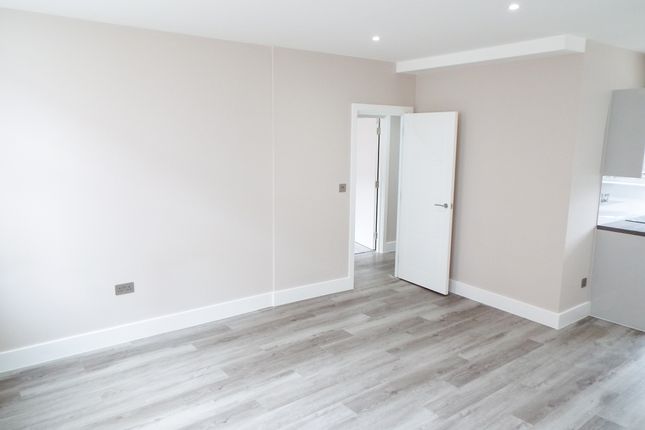 Thumbnail Flat to rent in Broad Street, Reading