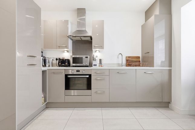 2 Walton Avenue, Basildon photo 4