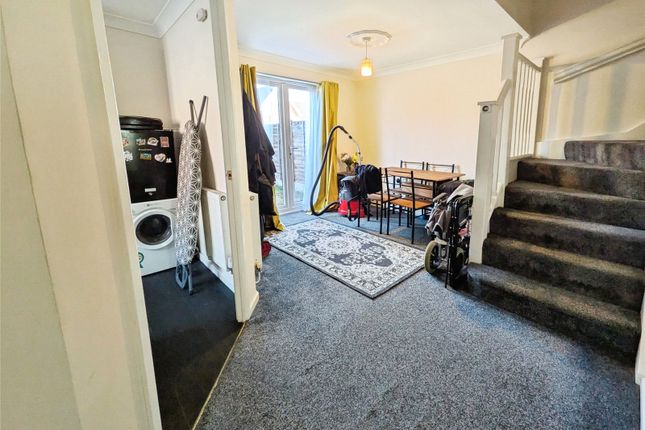 Perch Close, Wolverhampton photo 3