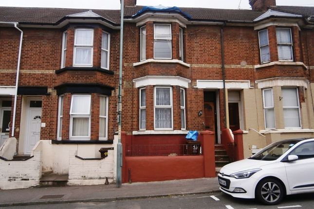Flat for sale in Richmond Road, Gillingham