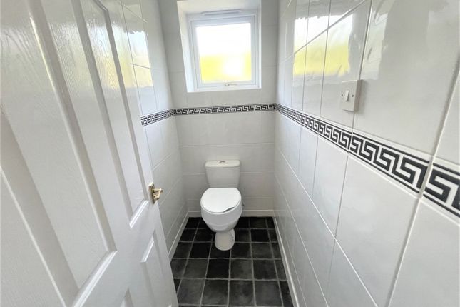 24, Castle View, Barnsley photo 5