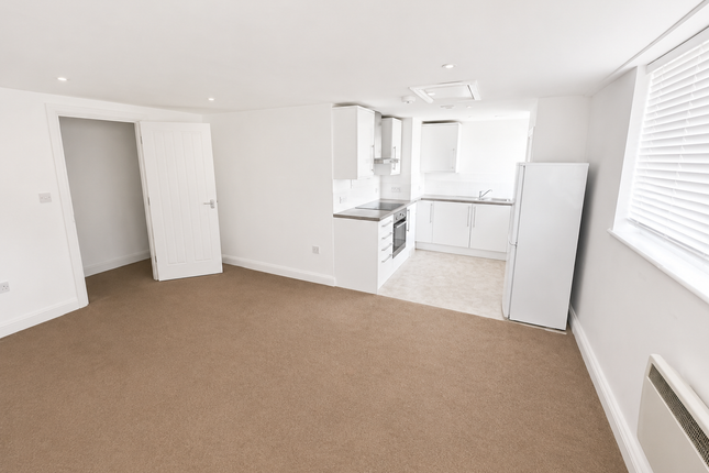 Flat F, Orion House, 49, High Street, Addlestone photo 3
