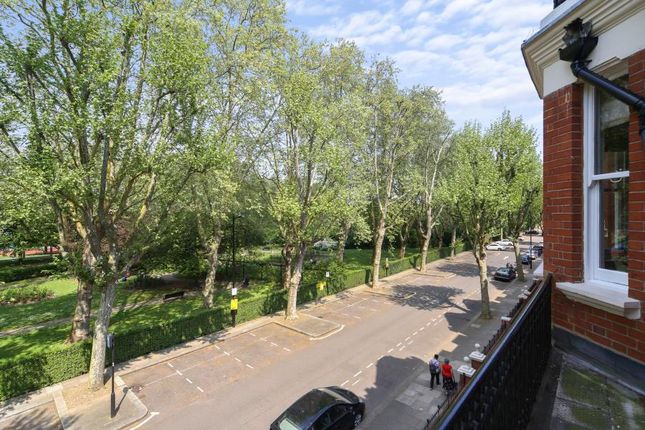 Flat to rent in Grantully Road, Maida Vale