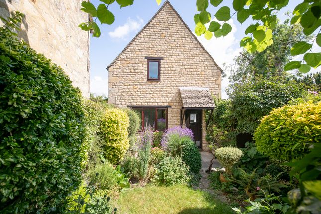 Semi-detached house to rent in Sylvester Close, Burford