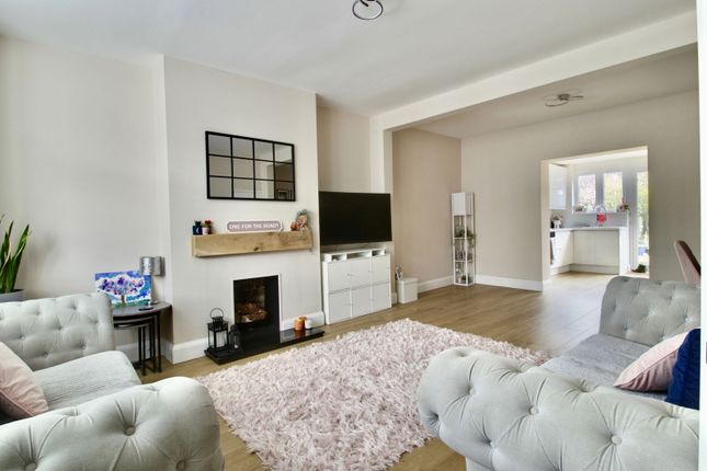 15, Geoffrey Avenue, Romford photo 3
