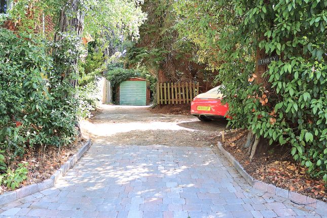 30, Salisbury Road, Farnborough photo 3