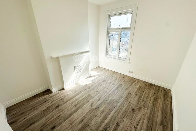 76 Janson Road, London photo 2