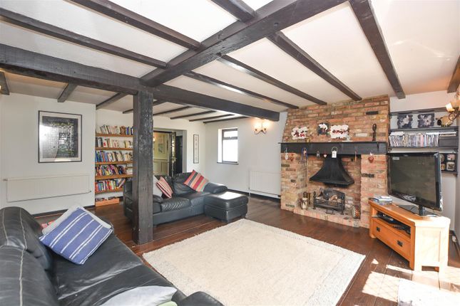 15, Middle Road, Brentwood photo 2