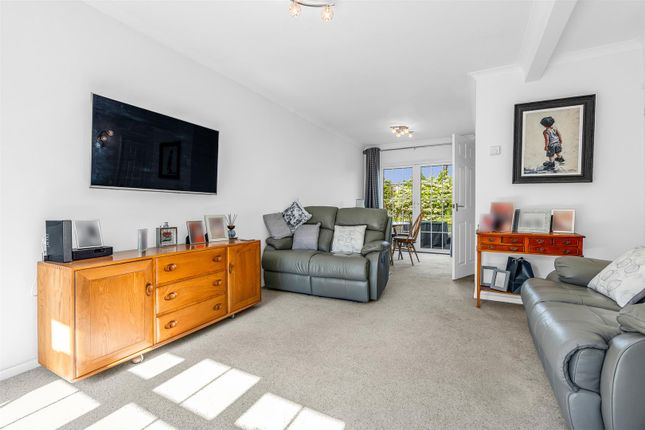 12, Shepherds Court, Bengeo photo 4