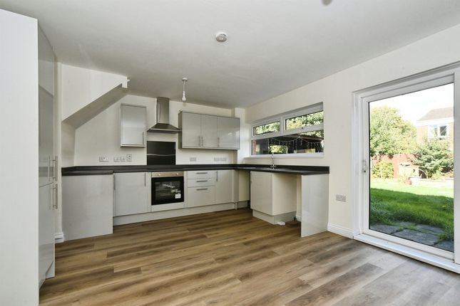 11, Carroll Close, Swindon photo 4