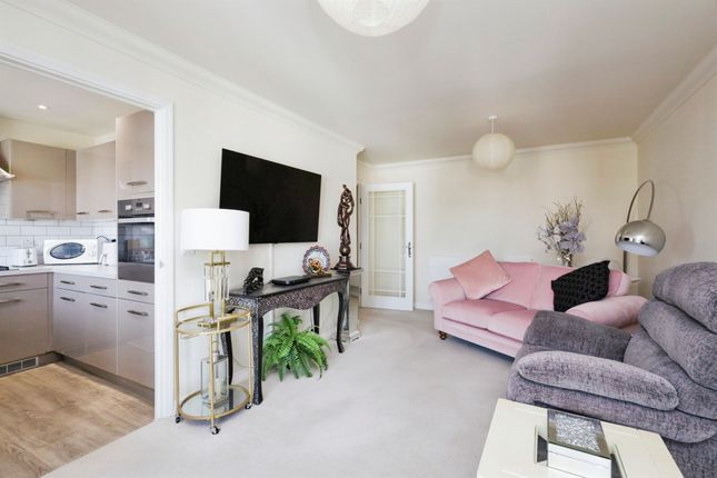Flat 56, Allingham Lodge, Southfields Road, Eastbourne photo 3