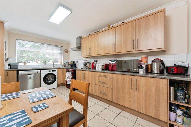 32, Wood Close, Brandon photo 4